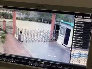 人设崩塌！百万网红靠女儿骗流量终被封网友：早该凉凉了